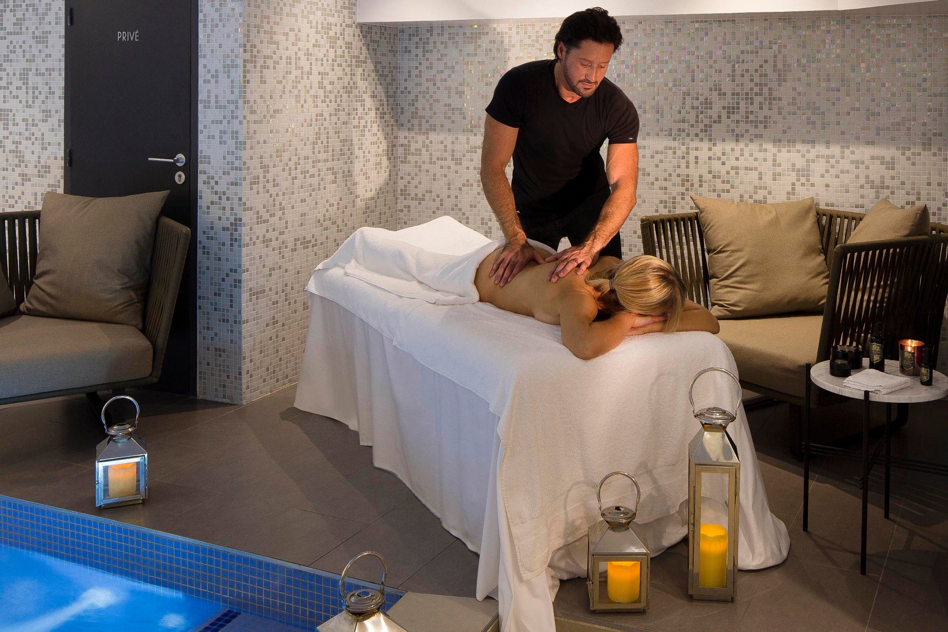 Hotel Les Matins de Paris Spa Pool Massage
